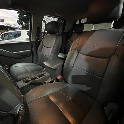 Nissan Frontier 2.5 Le Cab. Dupla 4x4 4p