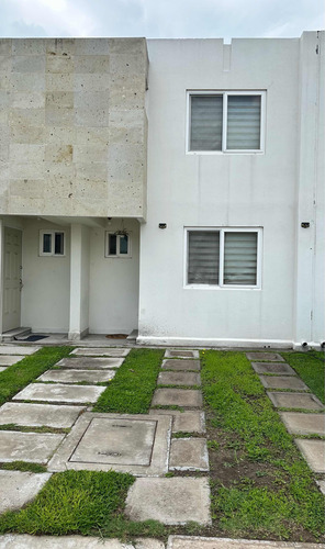 Rento Casa 2 Recámaras 3 Baños Completos