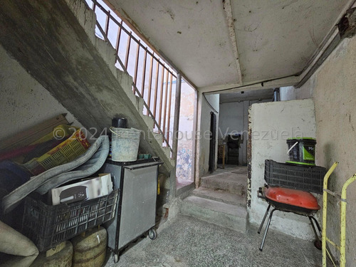 Casa En Venta En Catia Calle Panamerica Eu 24-29164