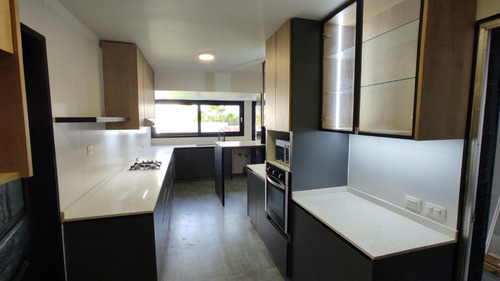 Camino Mirasol - 100% Remodelada - 6 Estacionamientos -