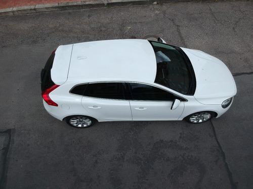 Imagen 10 de 25 de Volvo V40 T4 Kinetic At 1.6 Turbo 2015-blanco-placa 6 Bogotá