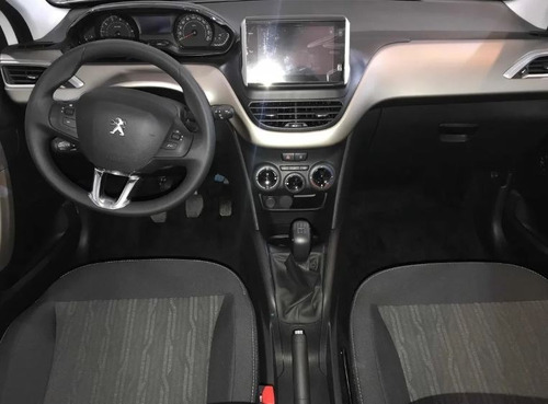 Imagen 9 de 15 de Robayna Peugeot 2008 1.6 Allure Am20 Año 2021 Gris 0 Km