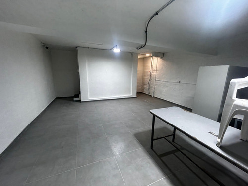 Amplio Local Esquina Av Las Condes 150m2 (92170)