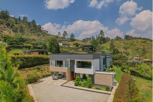 Casa Campestre Moderna De 6 Habitaciones En El Retiro