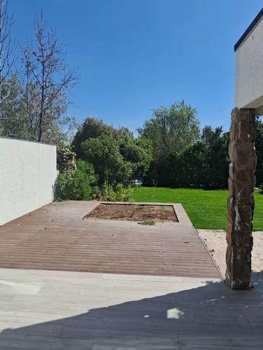 Linda Casa Nueva En Condominio/ Chicureo/ 1321 Mt2 / 370 Mt2