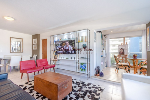 Imagen 3 de 16 de Venta Apartamento 2 Dormitorios Y Medios En Playa Brava, Punta Del Este