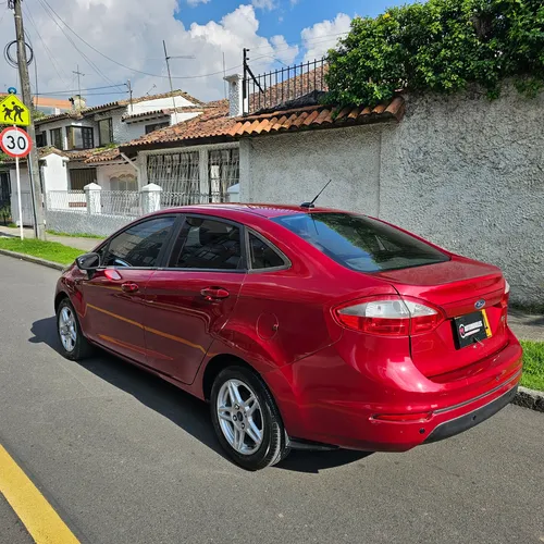 Ford Fiesta 1.6 sedan automático