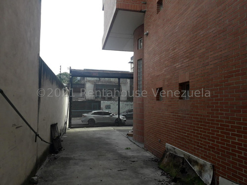 Edificio En Alquiler En Los Chaguaramos De 3 Niveles Ideal Para Importadores Empresas Distribuidoras Exportadores Almacenistas 24-7835