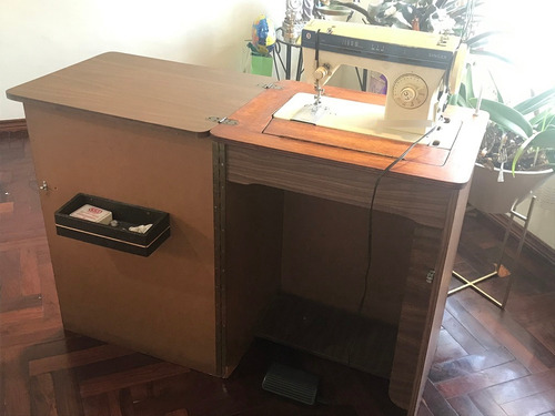 Máquina De Coser Singer Presomatic Con Mueble