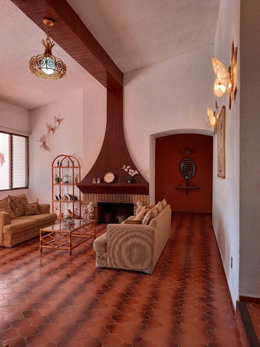 Casa Sola En Lomas De Atzingo, Cuernavaca, Morelos - Ber-1024-cs*