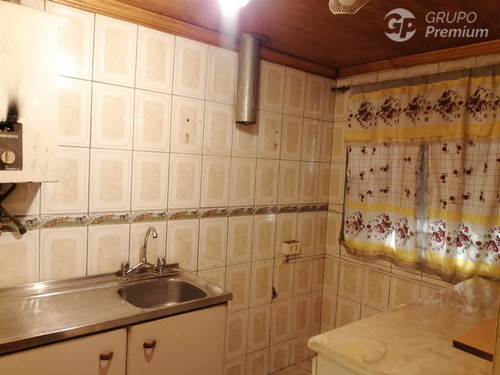 Casa En Venta De 2 Dorm. En El Bosque