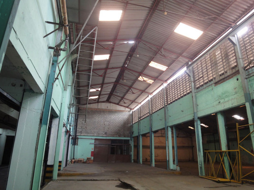 Edificio Comercial E Industrial Y Galpom Los Cortijos De Lourdes