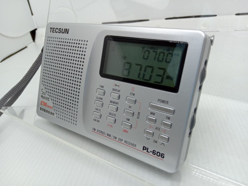 Imagem 4 de 10 de Rádio Receptor Tecsun Pl606 Am Fm Oc + Antena Pl606 Completo