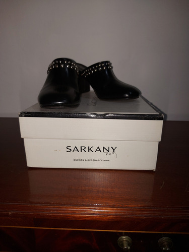 Zuecos Sarkany Talle37 Negro 37 (Usado)