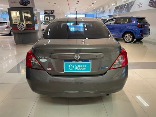 Nissan Versa