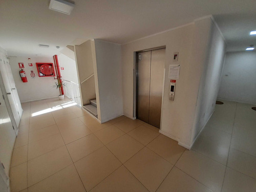 Como Nuevo, 2 Dormitorios, 2 Baños (96872)