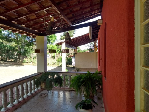 Chácara À Venda, 2 Quartos, 4 Vagas, Santa Mônica - Caçapava/sp - 2204