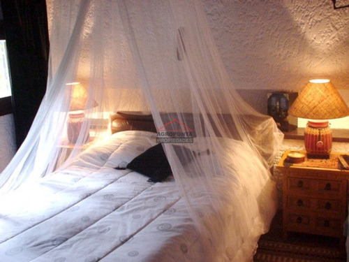 Casa En Pinares, 5 Dormitorios *- Ref: 3545