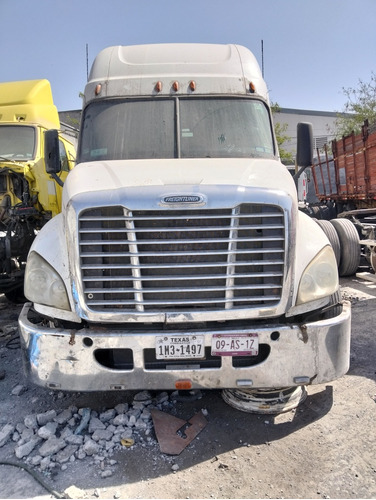 Camion Freightliner Cascadia Motor Amarrado