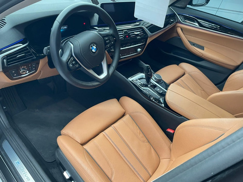 Imagen 7 de 9 de Bmw 530e 2019 Gris