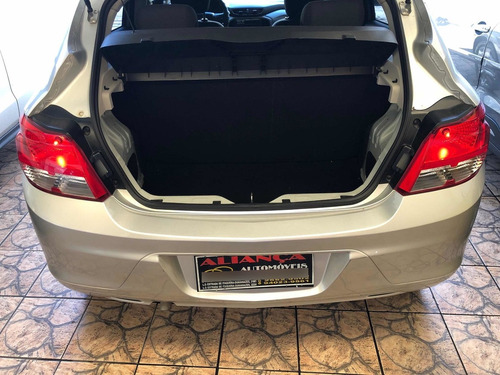 Imagem 4 de 11 de Chevrolet Onix 2018 1.0 Joy 5p