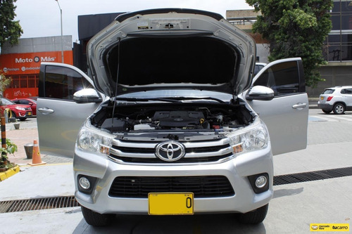 Imagen 8 de 25 de Toyota Hilux 2.8 Srv