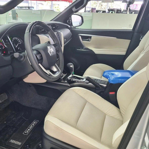 Toyota Hilux SW4 2.8 D-4D TURBO DIESEL DIAMOND 7L 4X4 AUTOMÁTICO