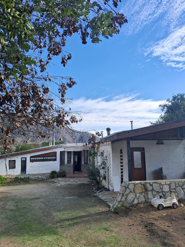 ¡disfruta De La Vida De Campo En Esta Encantadora Casa En L