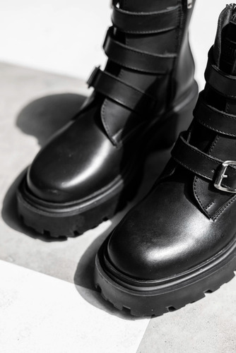 Botas Mujer Urban Cow Saomi De Cuero Con Plataforma Hebillas