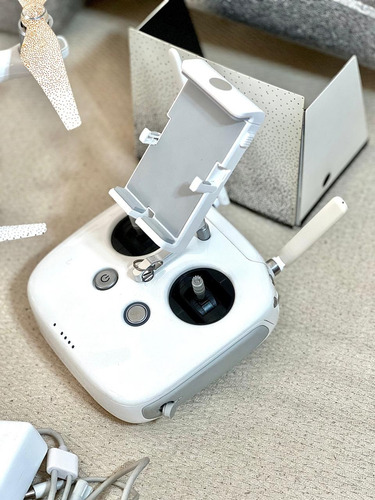 Drone Dji Phantom 4 Com Charging Hub E 8 Hélices (Usado)