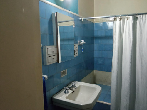 Casa En Venta - 2 Dormitorios 1 Baño - Cochera - 600mts2 - Chillar, Azul