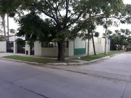 Imagen 3 de 13 de Casa En Venta De 2 Dormitorios Sobre 2 Lotes En Zona Zeballos. Impecable