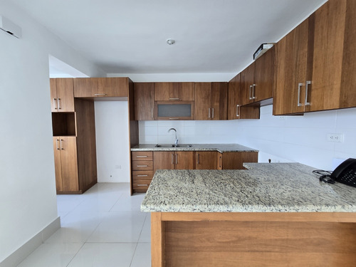 Se Alquila/ Renta Apartamento Moderno Piso Alto Con Vista