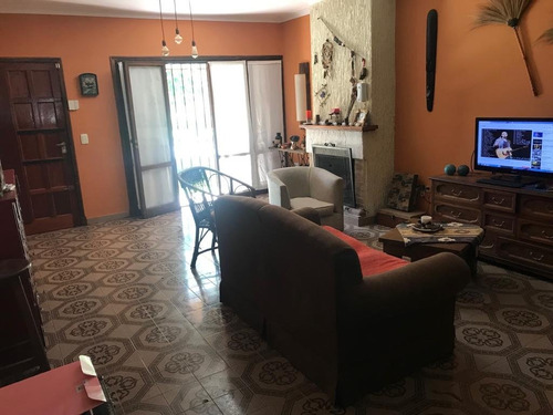 Venta Chalet 4 Amb En Constitución Con Parque - Excelente Entorno (toma Permuta Por Depto En Edificio Moderno)