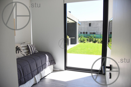 Casa En Venta 4 Ambientes En Naudir Escobar