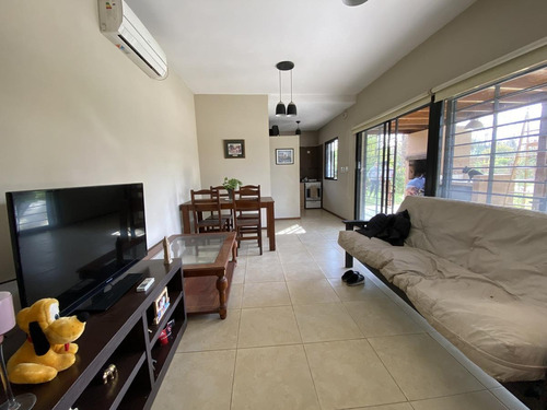 Imagen 8 de 11 de Venta Casa Con Pileta Y Jardin Forestado Roldan