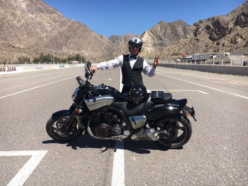 Imagen 8 de 8 de Yamaha V Max 1700 (permutaría)