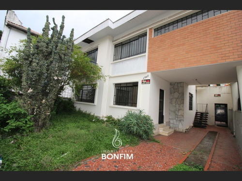 Imagem 1 de 15 de Casa Com 3 Dormitórios Para Alugar Com 200m² Por R$ 3.800,00 No Bairro Bigorrilho - Curitiba / Pr - Csl0261