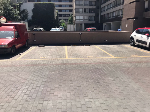 Estacionamiento Descubierto Fácil Acceso