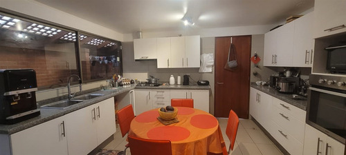 Casa En Venta De 6 Dorm. Colegio Dunalastair Peñalolen