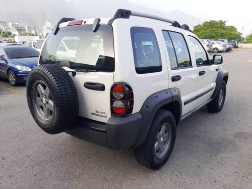 Imagen 5 de 14 de Jeep Cherokee Renegade 2006 4x4 Sincrónico