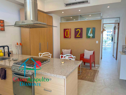 Cad Aura A 006. Balcón Con Vista Parcial Al Mar. En Edificio Con Club De Playa