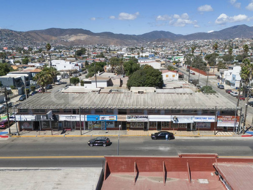 Edificio De Locales Comerciales Y Deptos En Venta, Calzada Cortez, Ensenada, B.c