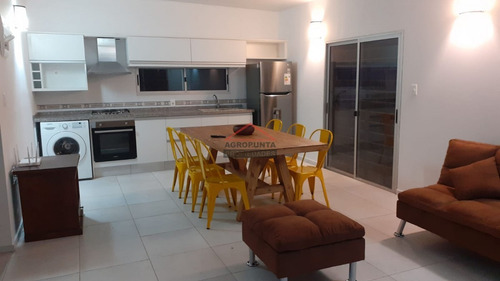 Casa 2 Dormitorios A Pasos De La Península Y De La Playa Mansa- Ref: 5345