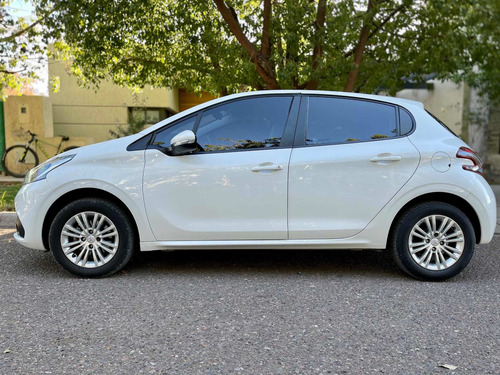 Imagen 2 de 8 de Peugeot 208 1.5 Allure Touchscreen 2016