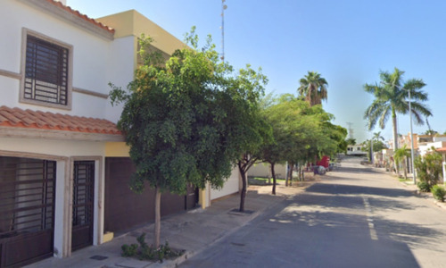 Casa En Venta, Recuperación Bancaria, Col. Jardines Del Bosque, Los Mochis, Sinaloa. Laab2