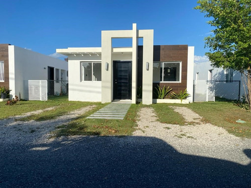 Alquiler Casa Con Linea Blanca En Residencial En Bavaro Punta Cana