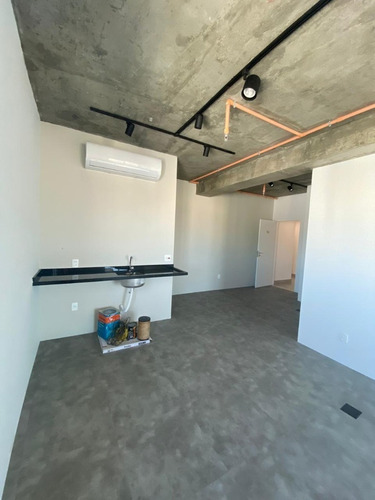 Imagem 7 de 12 de Sala Comercial A 50 Metros Do Metro Sao Joaquim, Pacote R$ 3.500,00 - L-1582