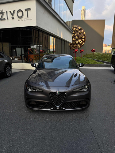 Alfa Romeo Giulia 2.9l Quadrifoglio V6 Bi-turbo At