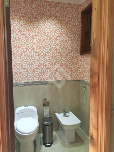 Casa En Venta De 6 Dorm. En Pucón